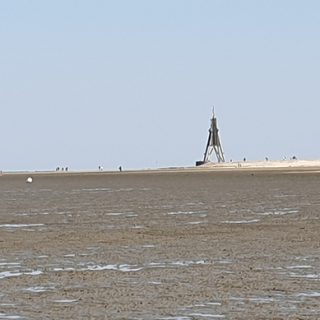 Kugelbake vom Watt aus