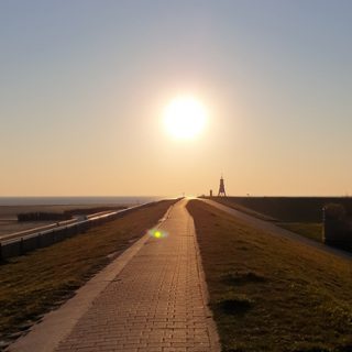 Kugelbake bei Sonnenaufgang