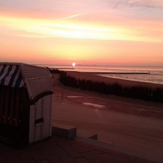 Strand bei Sonnenaufgang
